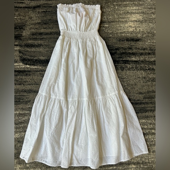 Lilly Pulitzer Dresses & Skirts - LILLY PULITZER Nikole Strapless Midi White Eyelet Dress